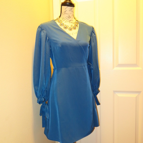 TopShop ☆ *NWT* Tie Cuff Wrap Mini Dress Sz US6 - Picture 2 of 8